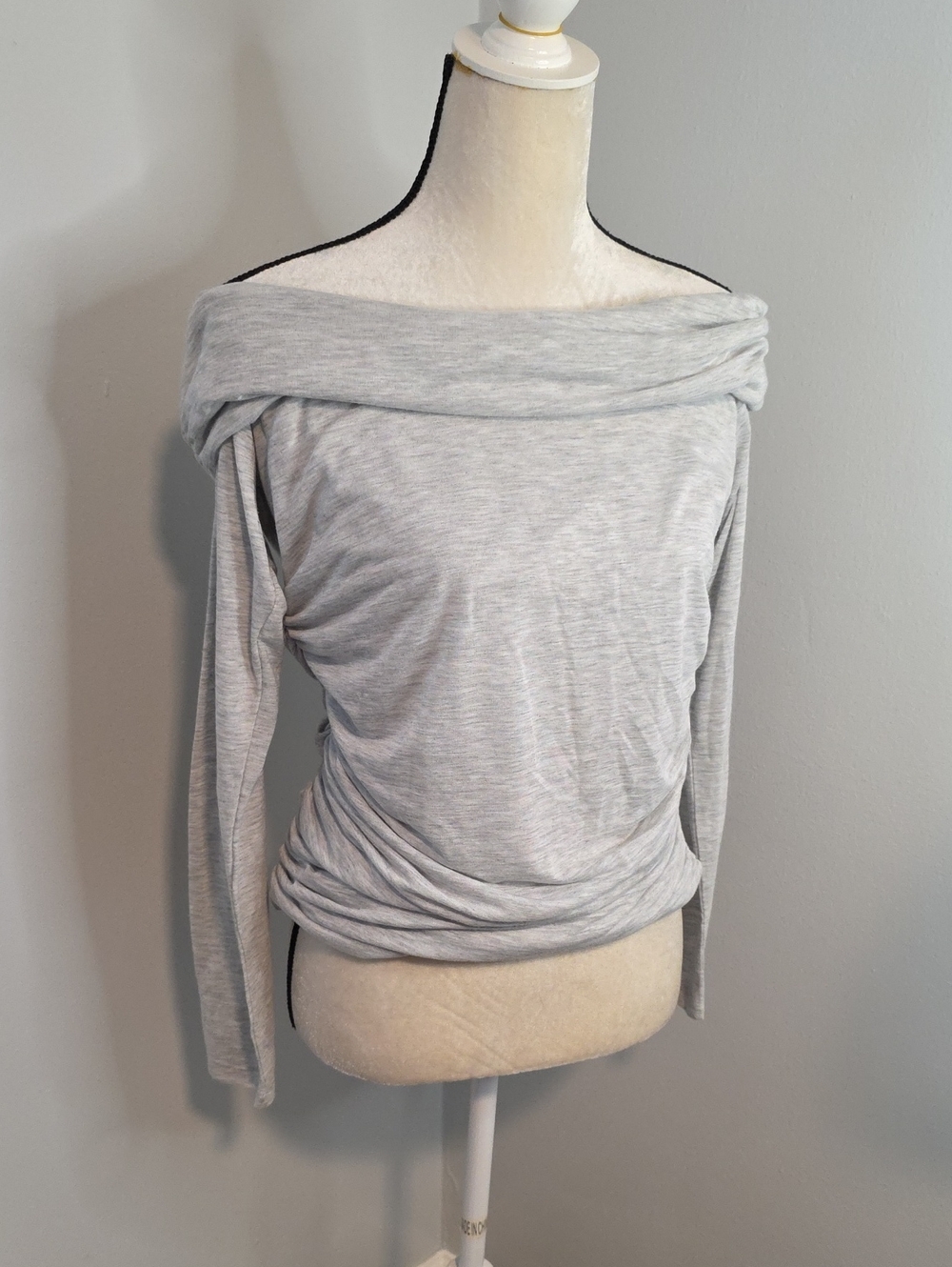 Abercrombie & Fitch Light Gray Off-Shoulder Long Sleeve Top / XL